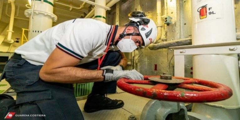 Motonave dell’Antigua bloccata al porto di Portovesme dalla Guardia costiera: “Sicurezza a rischio”