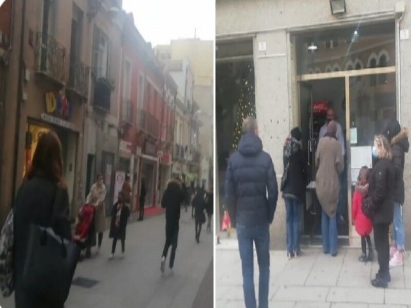 A spasso e in fila fuori dai bar, i cagliaritani “riconquistano” la città dopo il lockdown di Natale