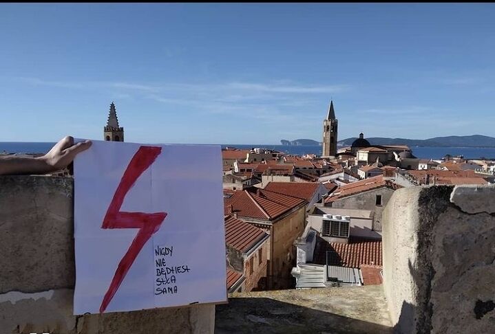 Nasce Strajk Kobiet Sardynia a sostegno della lotta delle donne polacche: domani manifestazione di protesta on line