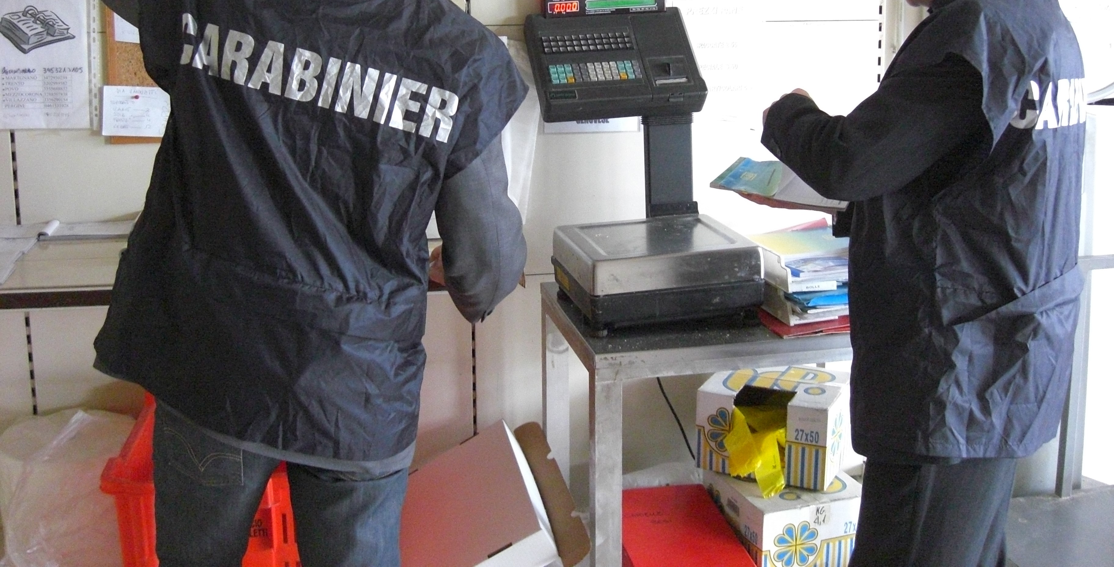 Gravi carenze igieniche e insetti in cucina, chiuso un ristorante a Cagliari: denunciata 27enne cinese