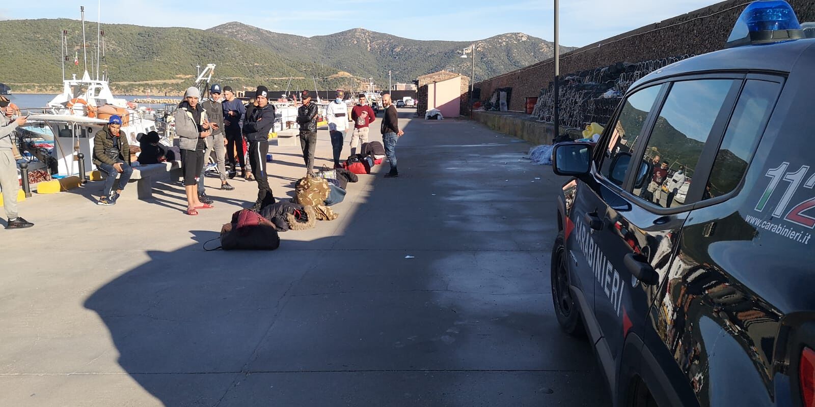 Sbarchi di migranti, 15 algerini bloccati al porto di Teulada: saranno portati a Monastir