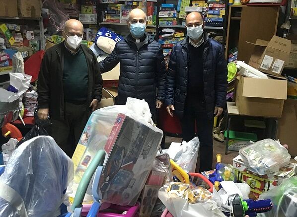 Maxi dono di Natale, una nota azienda tedesca regala i giocattoli ai bimbi bisognosi di Cagliari