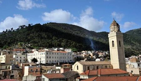 Virus, lacrime a Villacidro: la città piange la quarta vittima di Covid