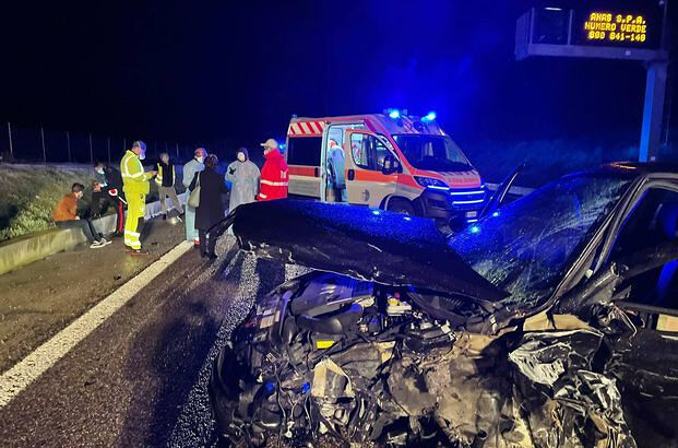 Terribile schianto sulla 125 a Solanas, due auto coinvolte e 5 feriti