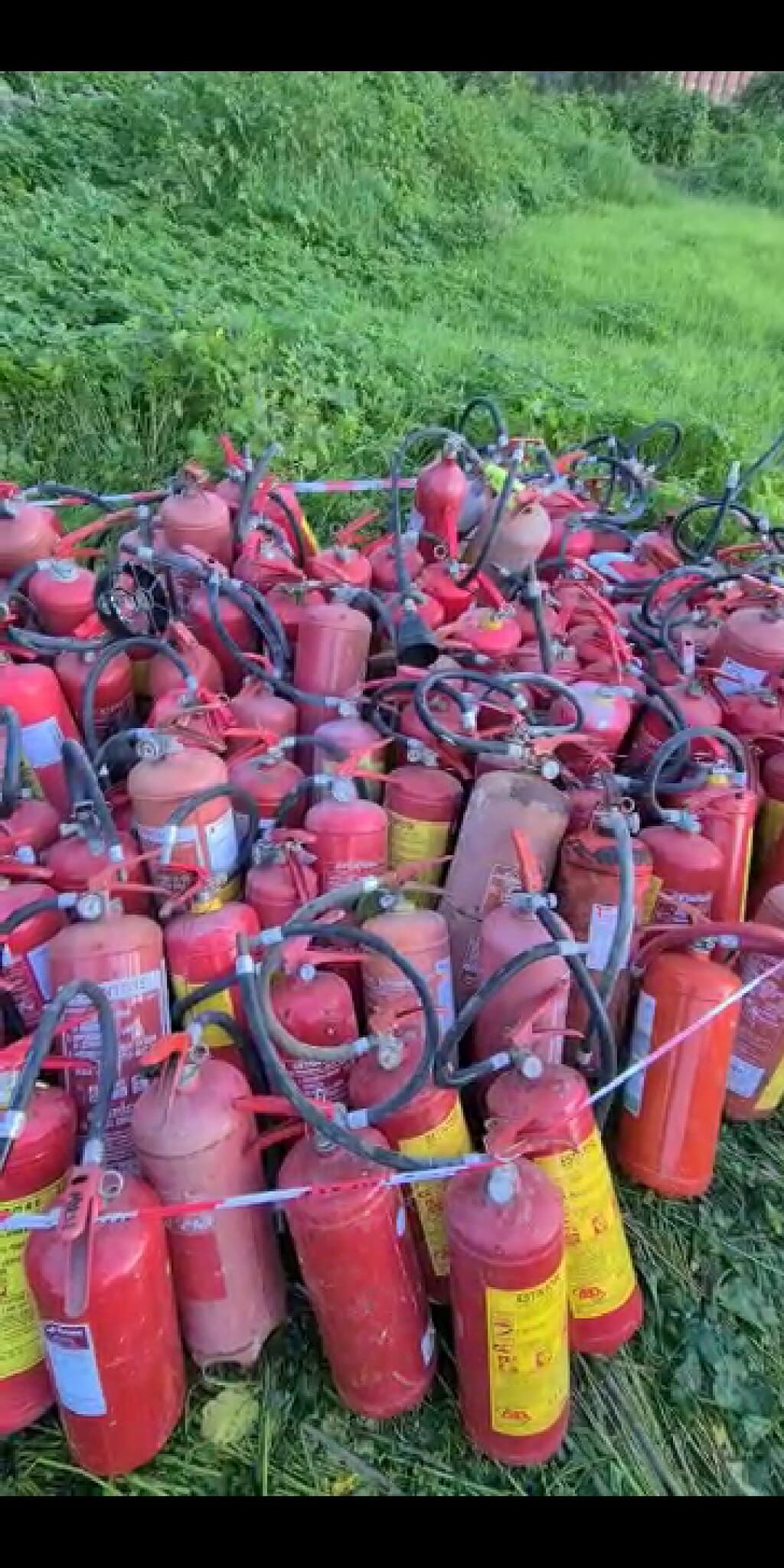 Sassari, 350 estintori abbandonati per strada: due denunciati