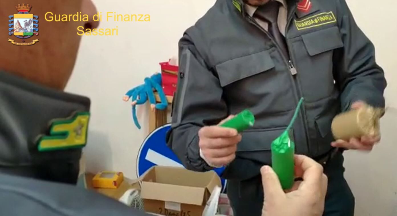 Sassari, 20 kg di pericolosi fuochi d’artificio artigianali: denunciato un giovane