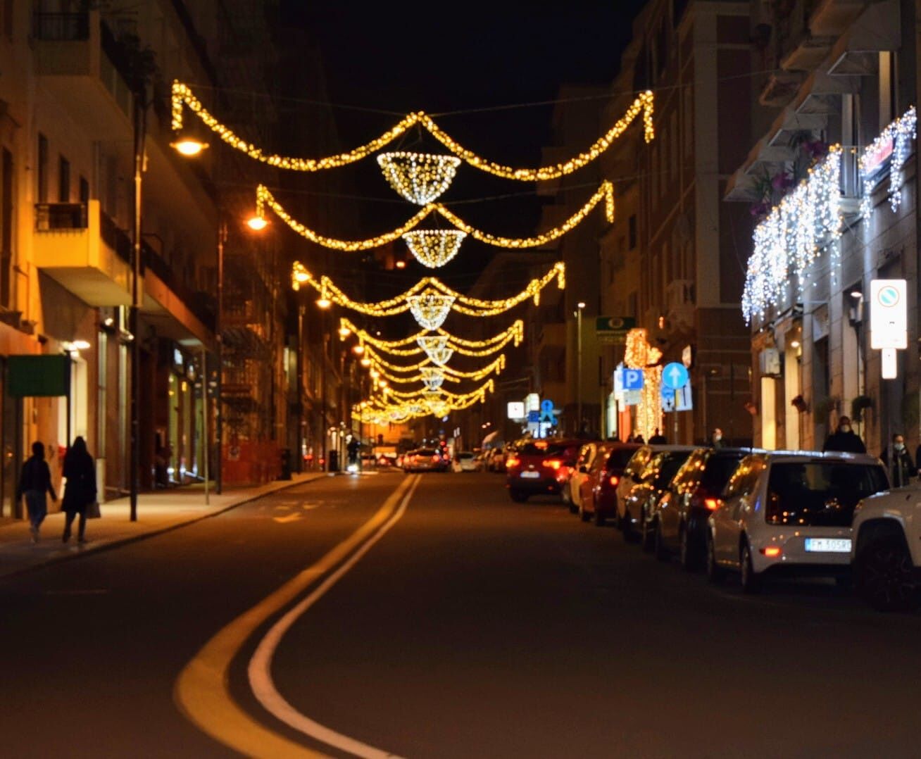 Cagliari, Truzzu spegne le luminarie nel Capodanno più triste: “Per ricordare le vittime cagliaritane”