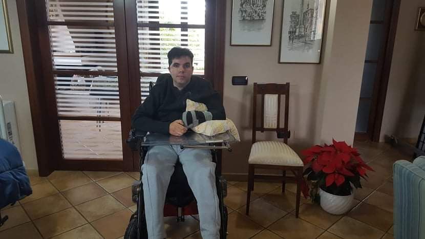 La vittoria di Alberto, giovane sardo paralizzato con una grave infezione: “Sarà operato urgentemente”