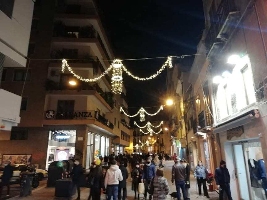 Natale di crisi, commercianti sardi disperati: “Bloccate le tasse, ci servono prestiti a tasso zero”