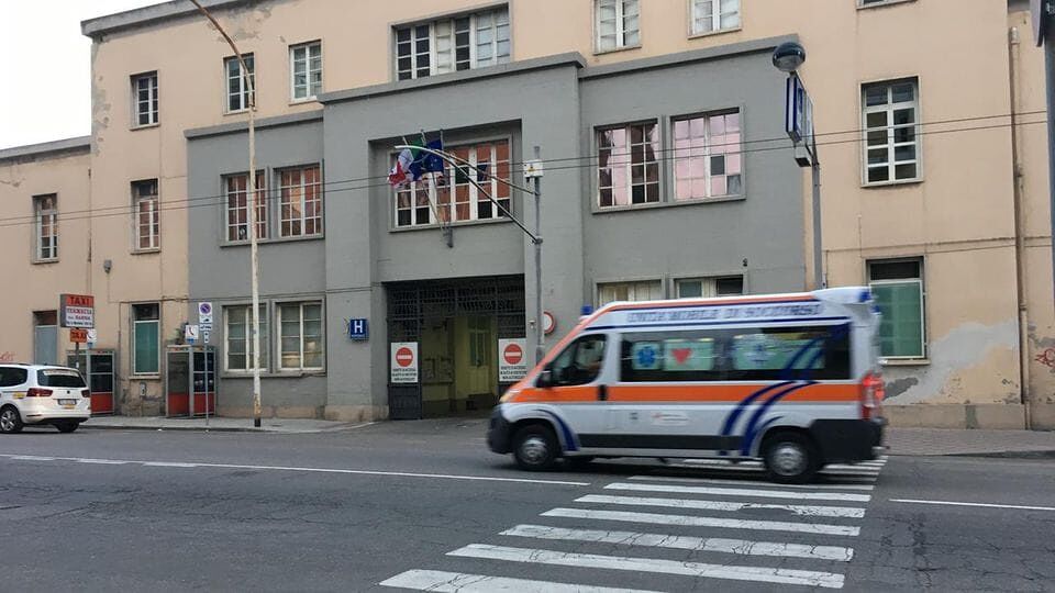 Cagliari, i sei infermieri primi vaccinati: “Forza Santissima Trinità, combatteremo il Mostro virus”