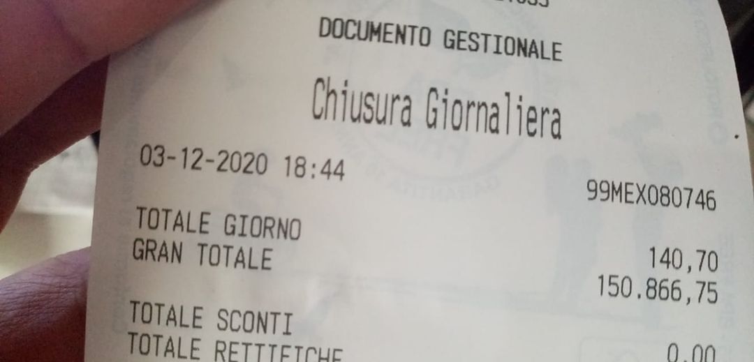 Cagliari, il barista scrittore: “Ecco l’incasso di oggi. Non ci pago nemmeno la luce”