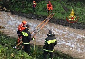 Carbonia, un uomo disperso in un canale: ricerche a tappeto dei sommozzatori