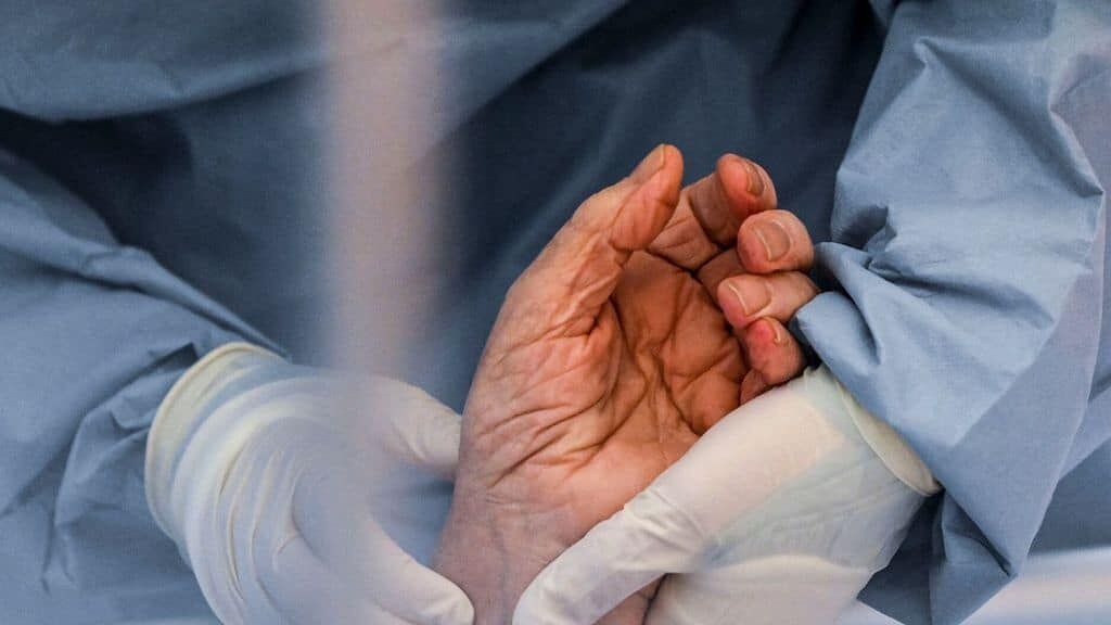 Cagliari, zero posti in terapia intensiva: nonnino in gravi condizioni trasferito a Oristano