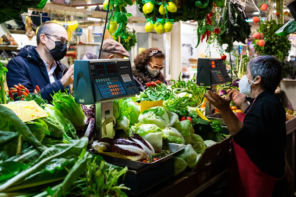 Cagliari, Truzzu in via Quirra: “Compriamo nei mercati cittadini”