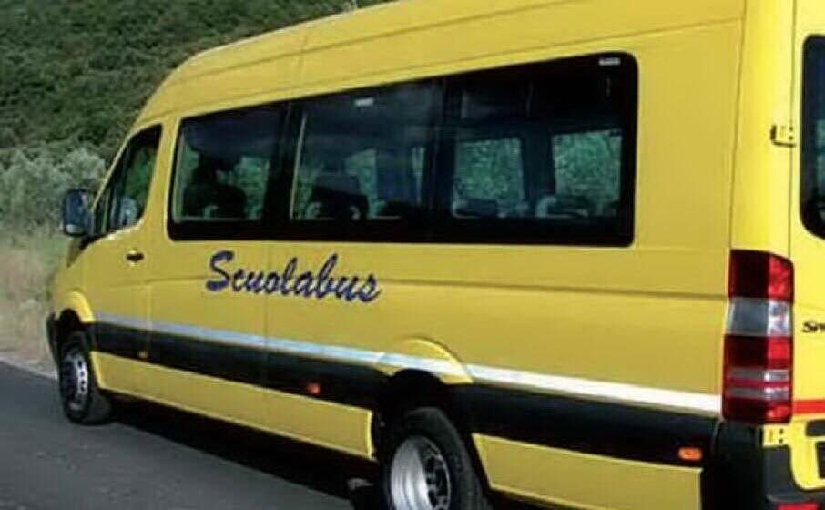 Autista dello scuolabus positivo, la sindaca di Decimomannu chiude l’istituto Da Vinci