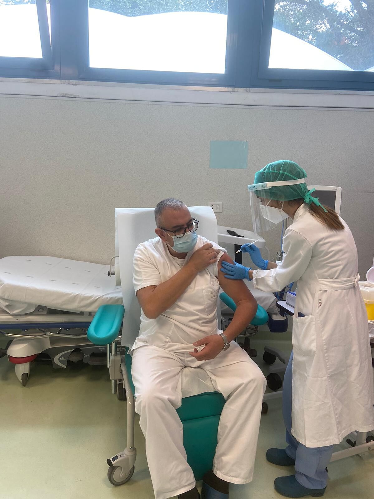 Gianfranco Angioni, il vaccino dell’operatore socio sanitario: “Le mie lacrime di speranza e tristezza per ammalati e deceduti”