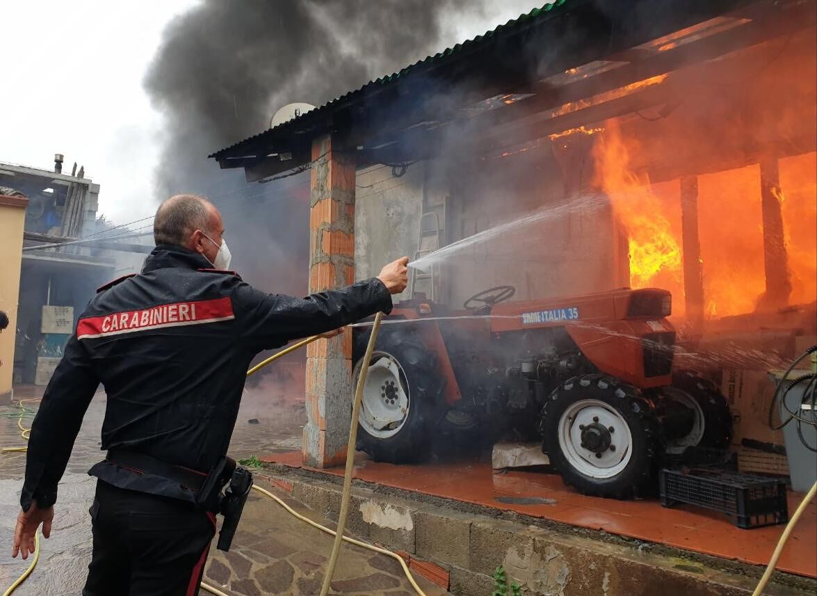 Fiamme in casa a Villamar, il rogo partito da un forno lasciato acceso