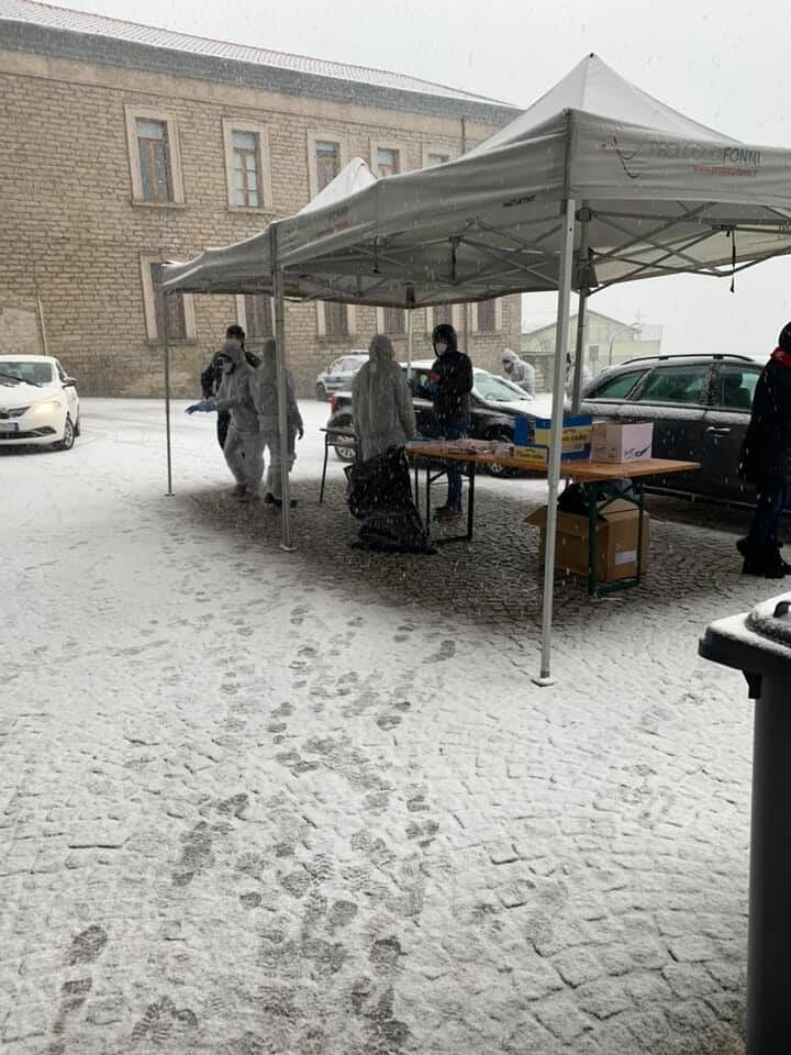 Tamponi sotto la neve a Fonni, la buona notizia dalla Sindaca: “612 tutti negativi”