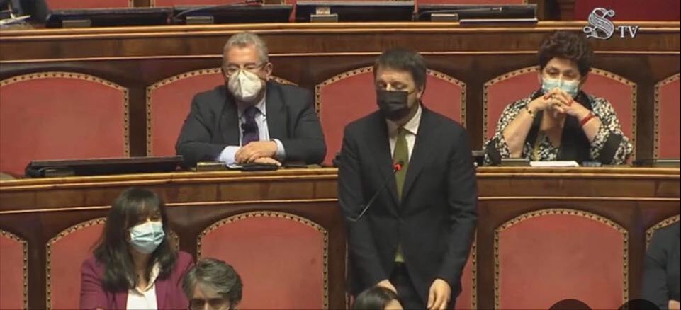 Crisi di governo, Renzi al Senato: “C’è bisogno di un governo più forte”