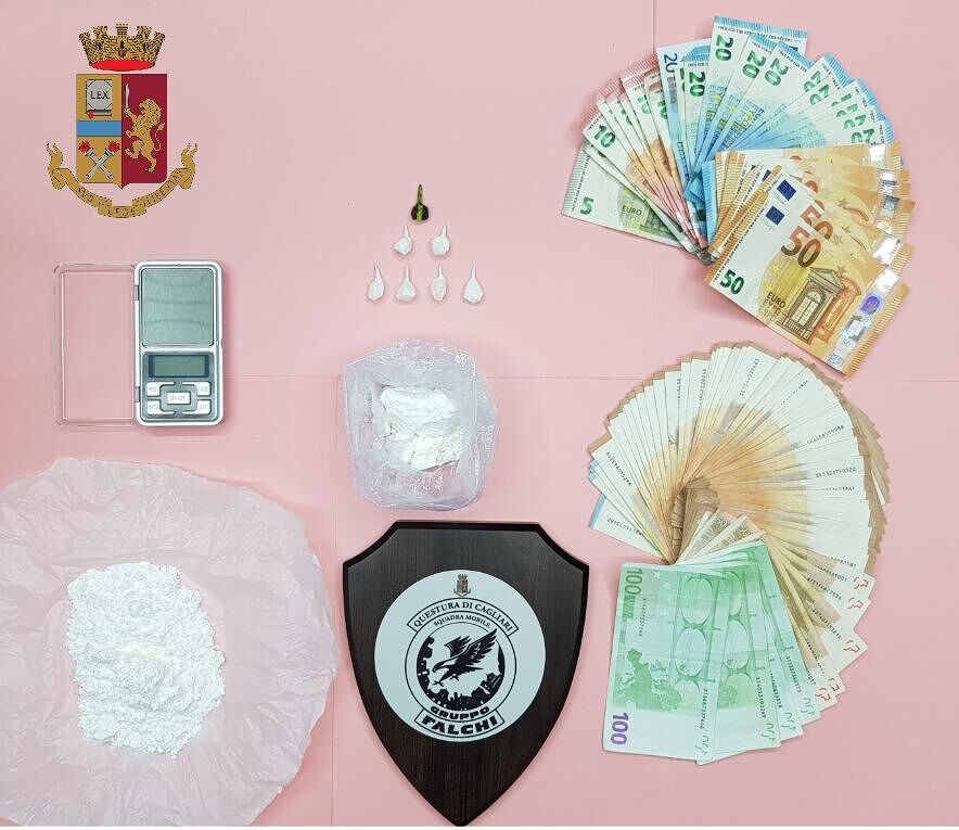 Cagliari, spaccio e beni di valore con il reddito di cittadinanza: coppia in arresto a San Michele