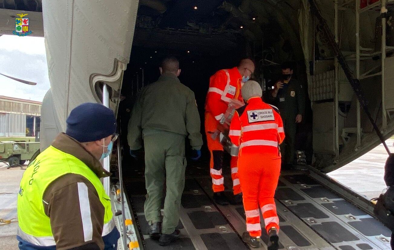 Alghero-Ciampino, trasporto sanitario urgente con un volo dell’Aeronautica per una neonata