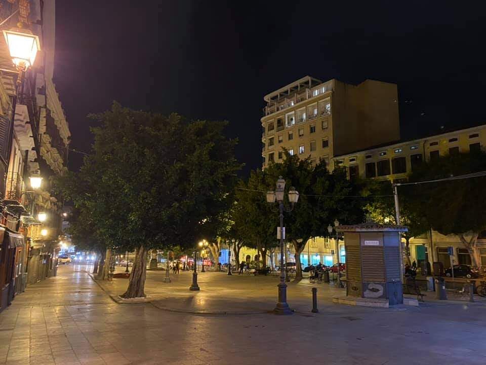 Sardegna zona arancione da domenica: stop spostamenti tra Comuni, bar e ristoranti chiusi