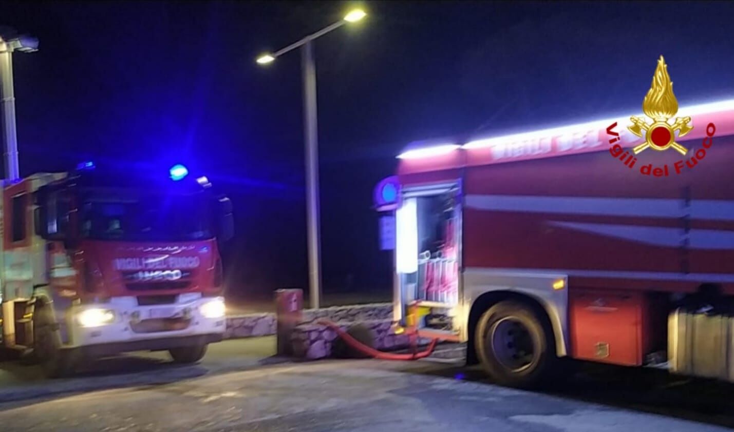 Quartu, fiamme e distruzione alla Marinella del Poetto: tutta colpa di un freezer