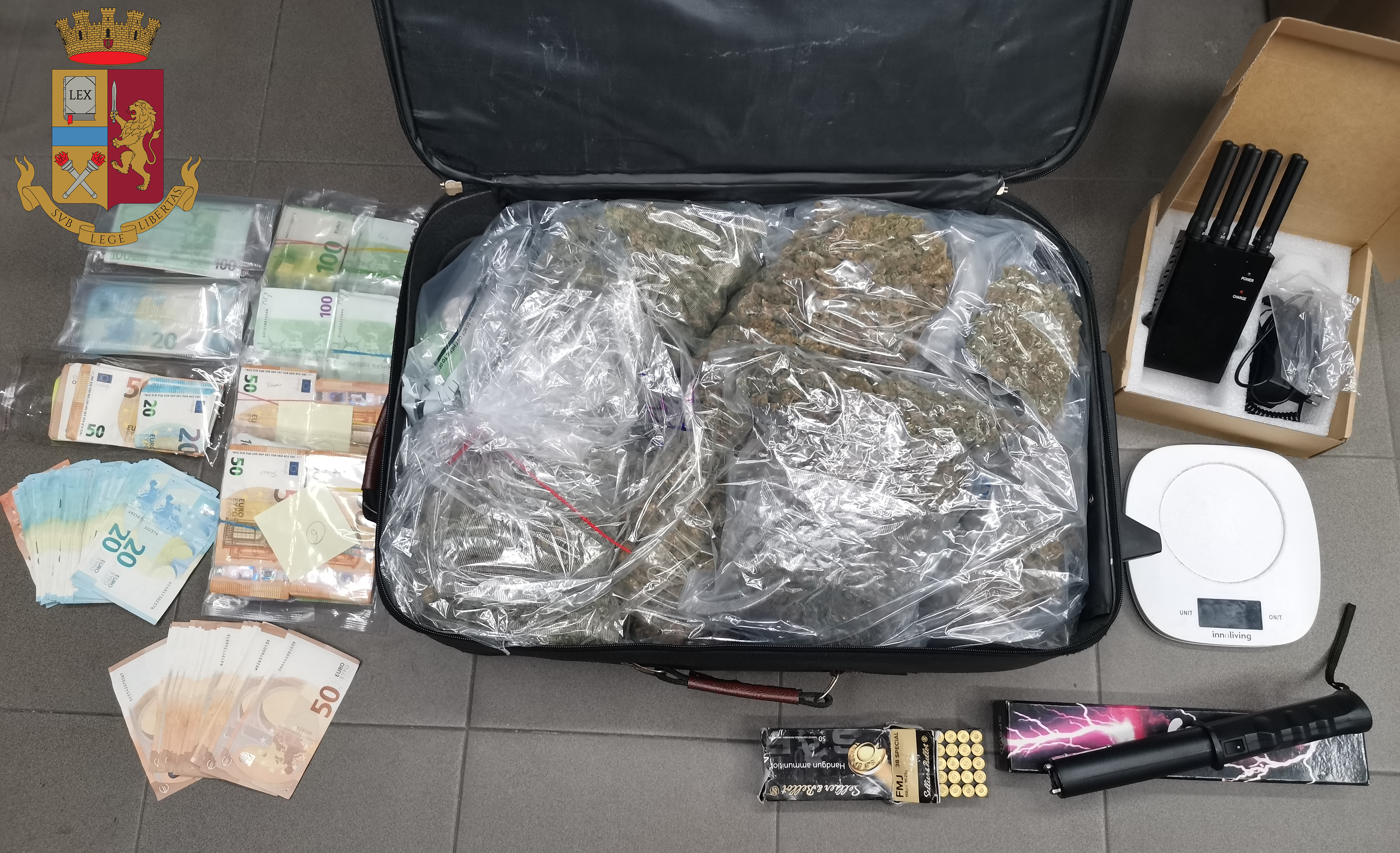 Cagliari, in casa droga e 50mila euro in contanti: arrestate 3 persone. Tutte con il reddito di cittadinanza