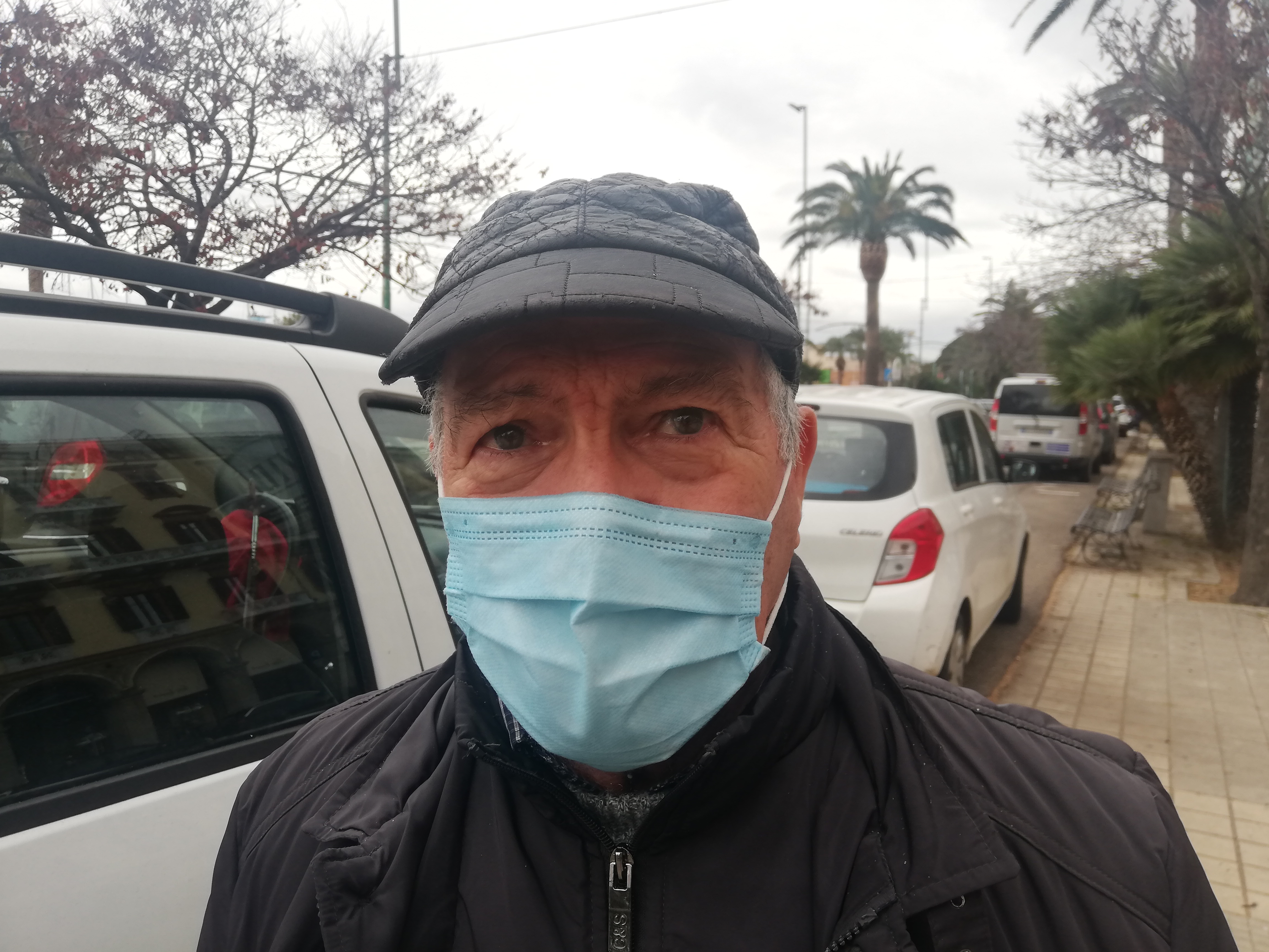 Carlo, pensionato cagliaritano: “Fatemi parcheggiare dentro la Marina, le auto entrano lo stesso” 