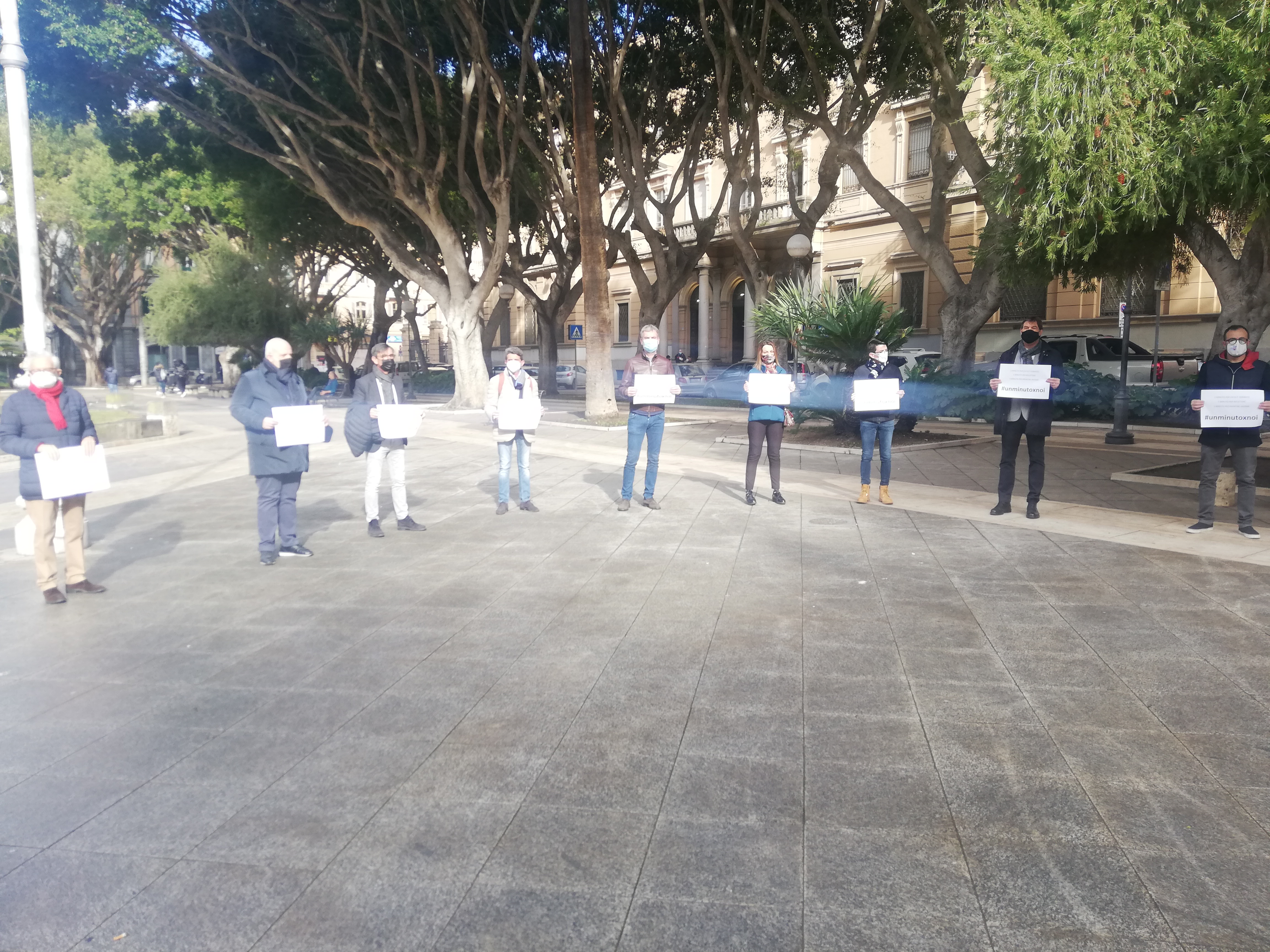 Cagliari, baristi e ristoratori disperati in piazza del Carmine: “No alle elemosine dei ristori, vogliamo lavorare”