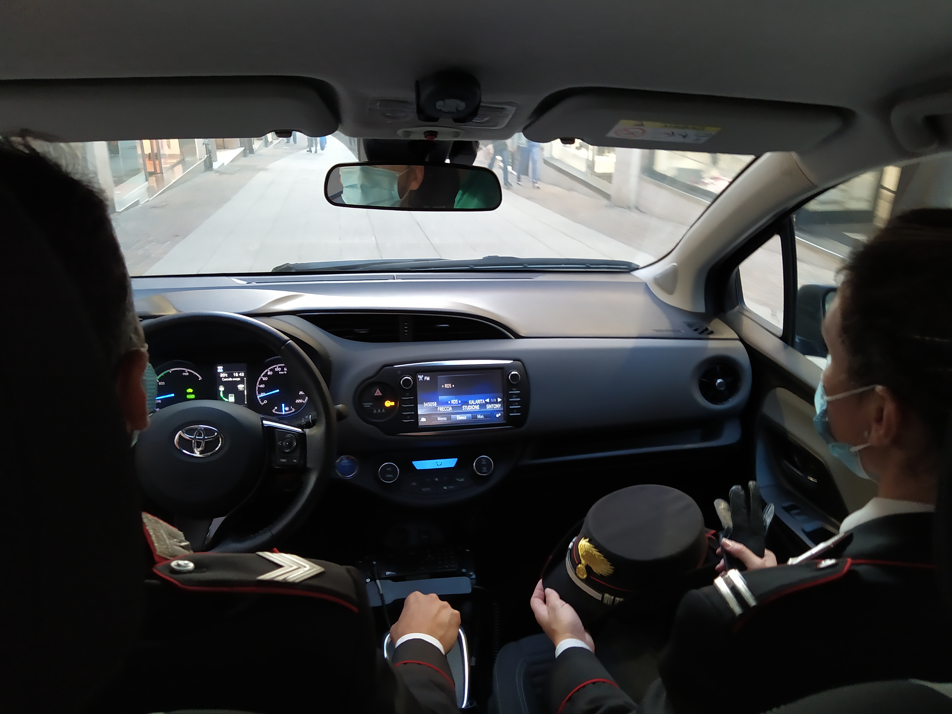 Furto di liquori al “Carrefour” di San Sperate, due algerini denunciati dai carabinieri