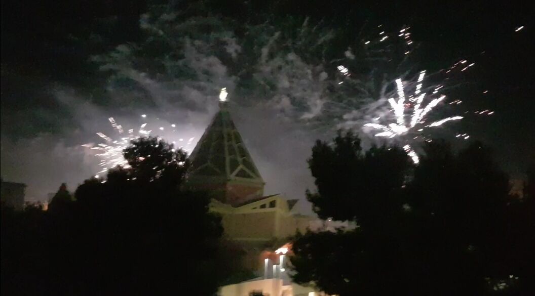 2021 a Cagliari, esplodono i botti: il video pirotecnico da piazza San Michele