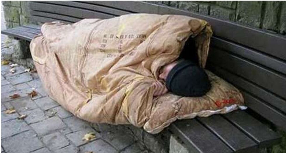 Clochard derubato a Cagliari, “gli hanno portato via i pochi soldi che aveva e i documenti”