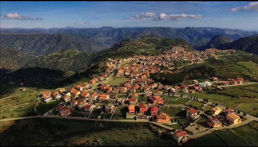Emergenza totale a Villasalto, il disperato appello: “80 positivi al Covid, per favore aiutateci”