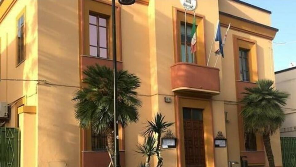 Coronavirus, focolaio a Serrenti: il sindaco chiude le scuole