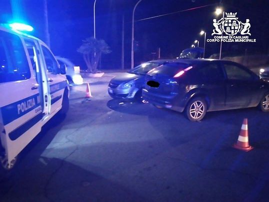 Cagliari, crash in piazza d’Armi: malore per un 65enne alla guida di una Focus, portato in ospedale