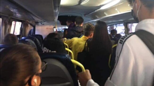 Scuole, bus e rischio Covid in Sardegna: volontari alle fermate per evitare gli assembramenti