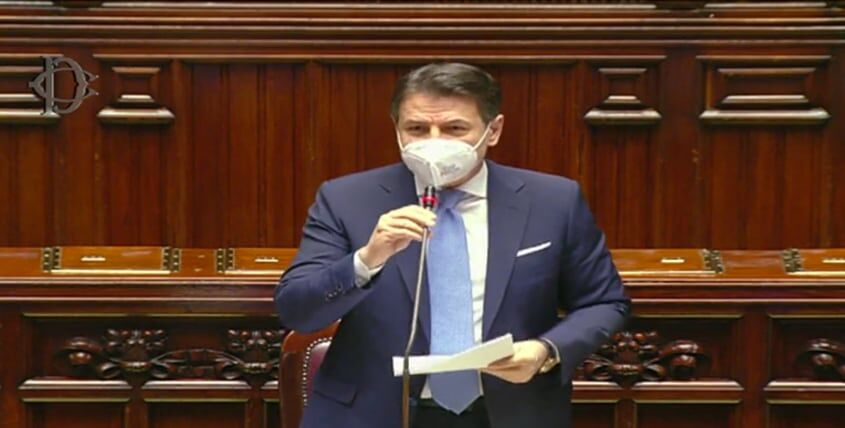 Conte alla Camera: “Tante famiglie soffrono, crisi politica senza fondamento”