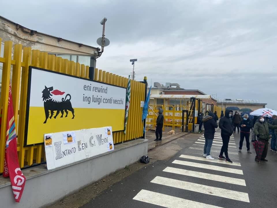 Lavoratori in rivolta a Macchiareddu, sciopero e presidi ai cancelli