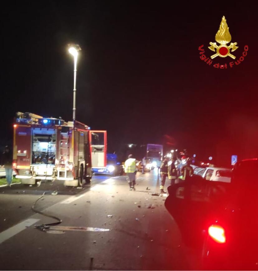 Tragedia a Siniscola, scontro frontale sulla 131 Dcn: due feriti e un morto