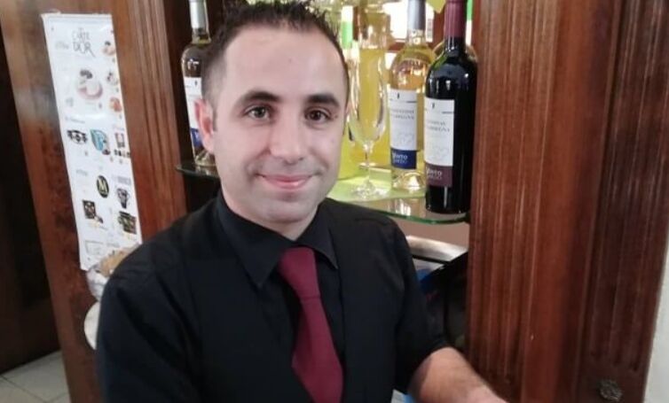 Luca Lobina, barista dal cuore d’oro a Radio Casteddu: “Dopo 30 anni ho ridato la fede gli sposi”