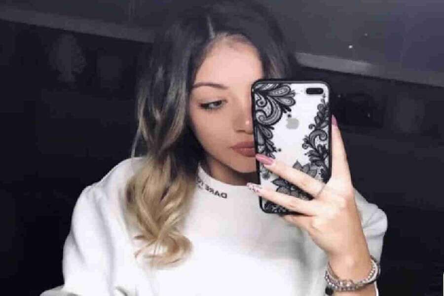 Roberta, morta bruciata e trovata dentro un burrone: il fidanzato va dai carabinieri con i genitori e un avvocato