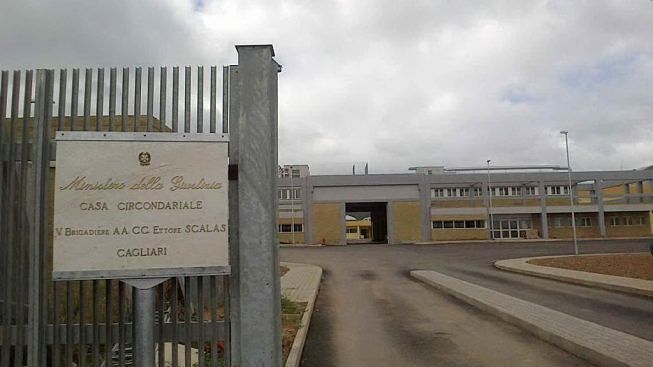 Uta, tensione nel carcere: “Detenuti ingestibili, vanno trasferiti anche se c’è l’emergenza sanitaria”