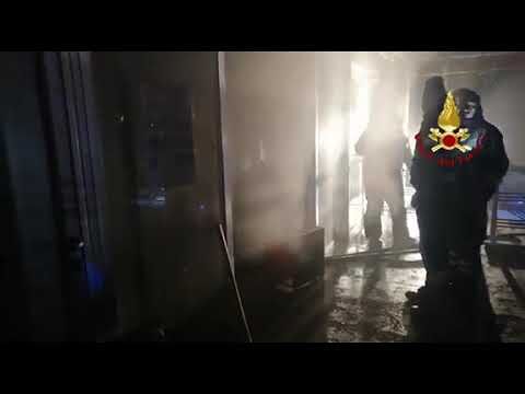 Sestu, fiamme nel ristorante sushi accanto a Mediaworld: danni ingenti e notte di paura (VIDEO)