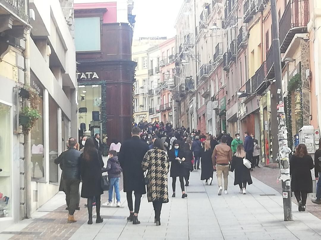 Covid, ok al decreto gennaio: spostamenti tra regioni vietati e solo in due dagli amici