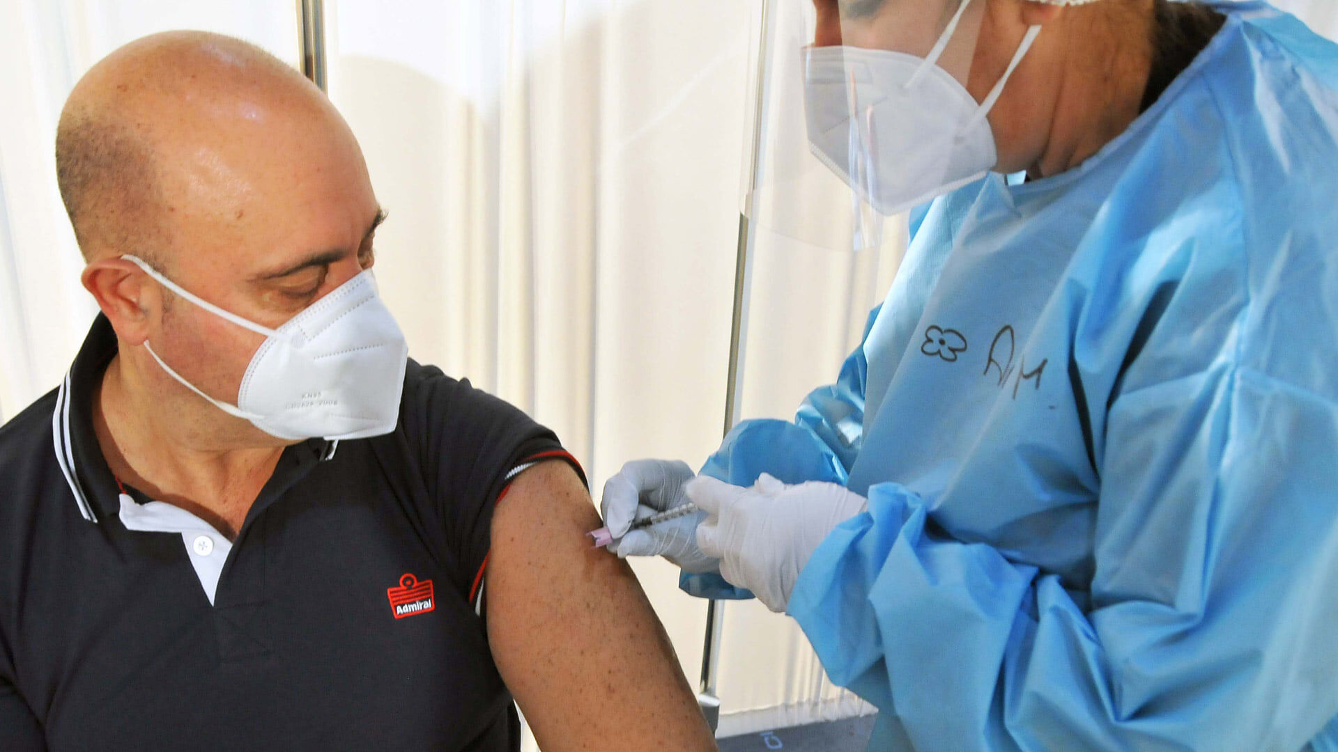 Emergenza Covid, arrivano mille vaccinazioni a Iglesias: per la prima volta dentro un cinema