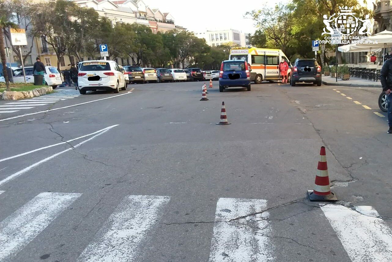 Cagliari, pedone investito in via Roma: è in ospedale