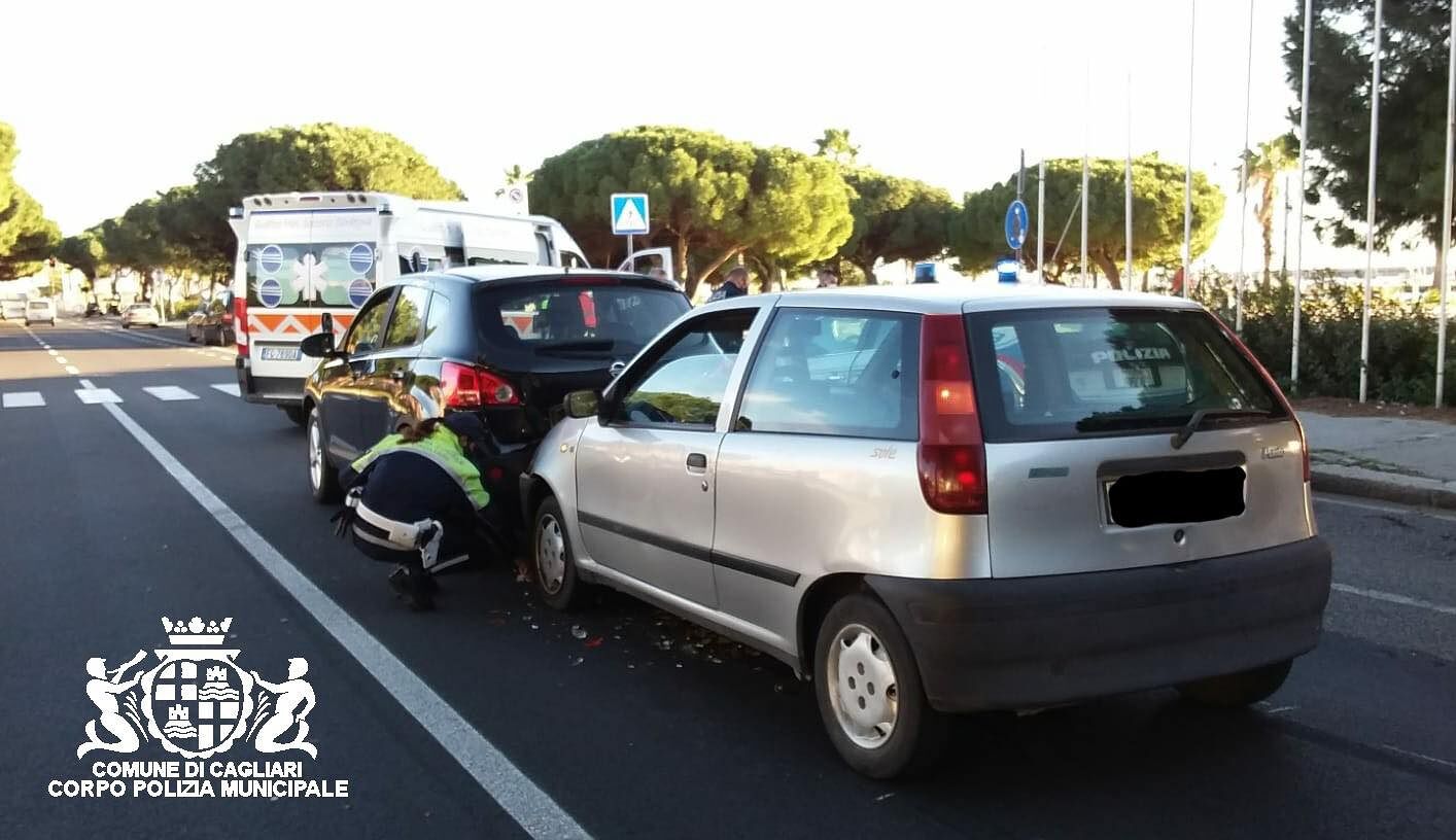 Cagliari, tamponamento nel viale Colombo: due feriti all’ospedale