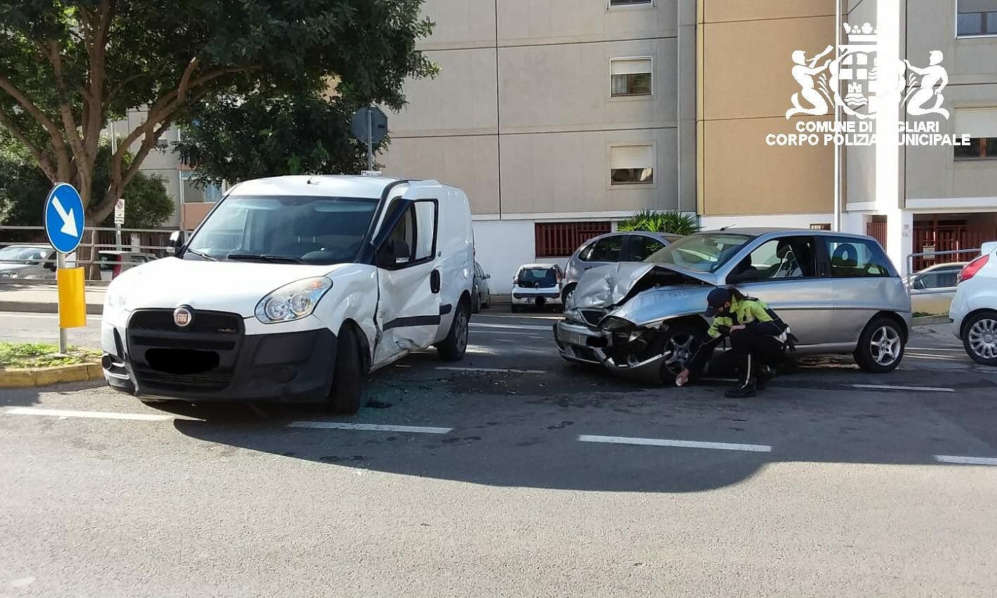 Cagliari, scontro tra auto nel viale Sant’Elia: 55enne all’ospedale