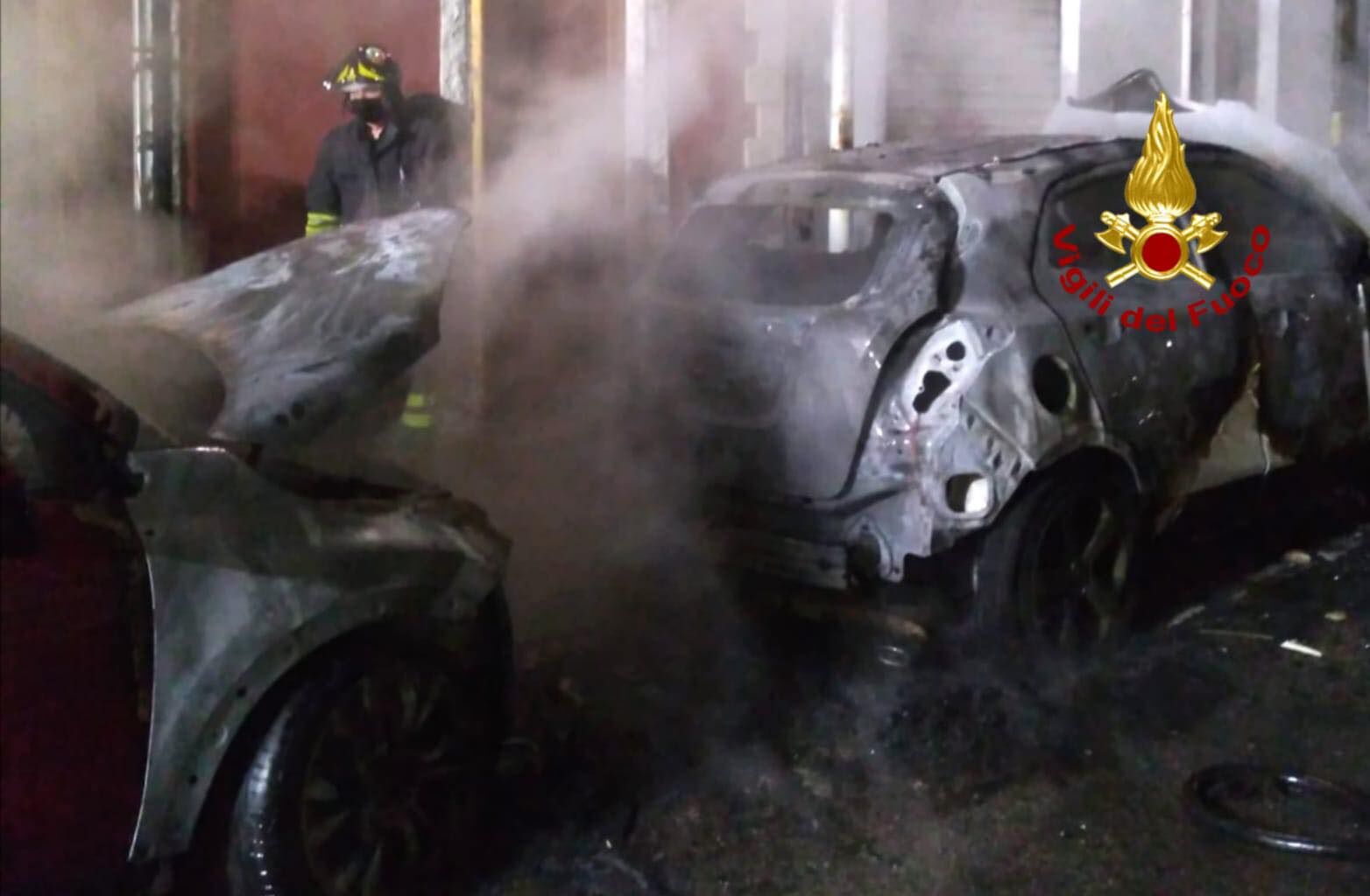 Cagliari, quattro auto in fiamme nella notte in via Bosco Cappuccio